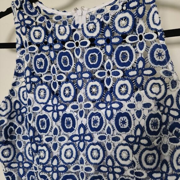 BB Dakota Women's Charise Blues Embroidered Lace Overlay Dress Size 2 - Picture 3 of 10